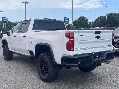 New 2026 Chevrolet Silverado 2500 ZR2 AWD/4WD image 5