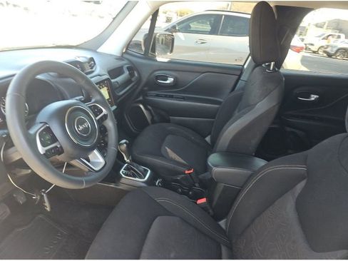 Used 2023 Jeep Renegade Latitude image 10