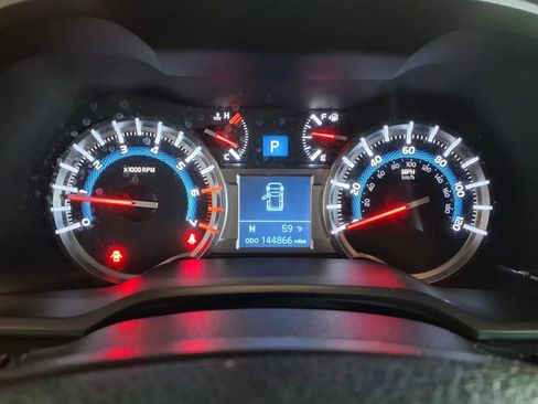 Used 2018 Toyota 4Runner TRD Off-Road Premium AWD/4WD image 29