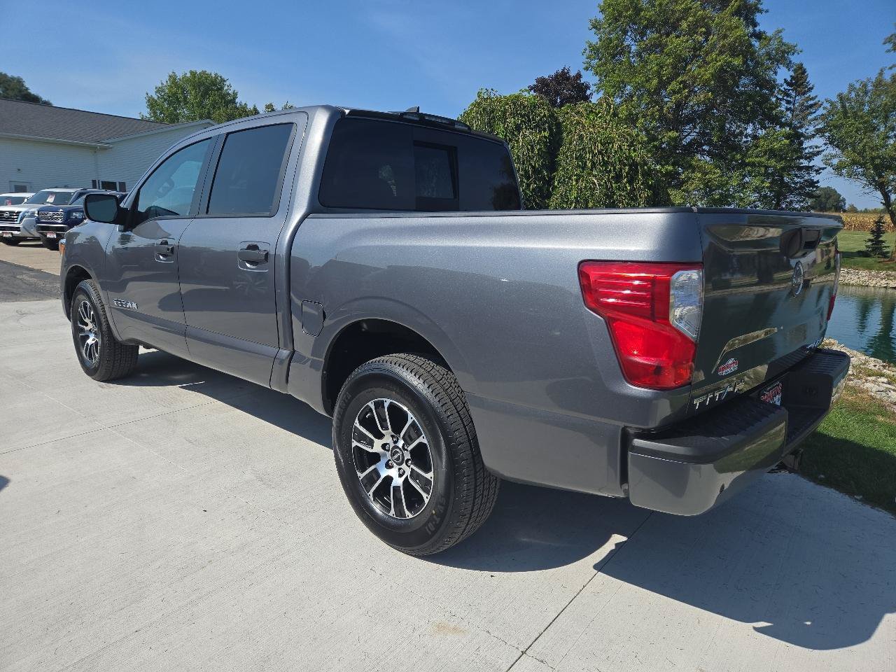 Used 2024 Nissan Titan SV AWD/4WD image 6