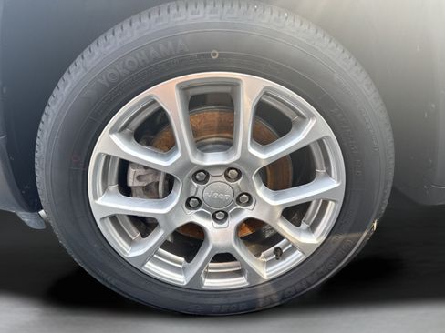 Used 2023 Jeep Compass Latitude AWD/4WD image 21