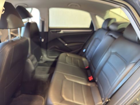 Used 2018 Volkswagen Passat 2.0T R-Line FWD image 27