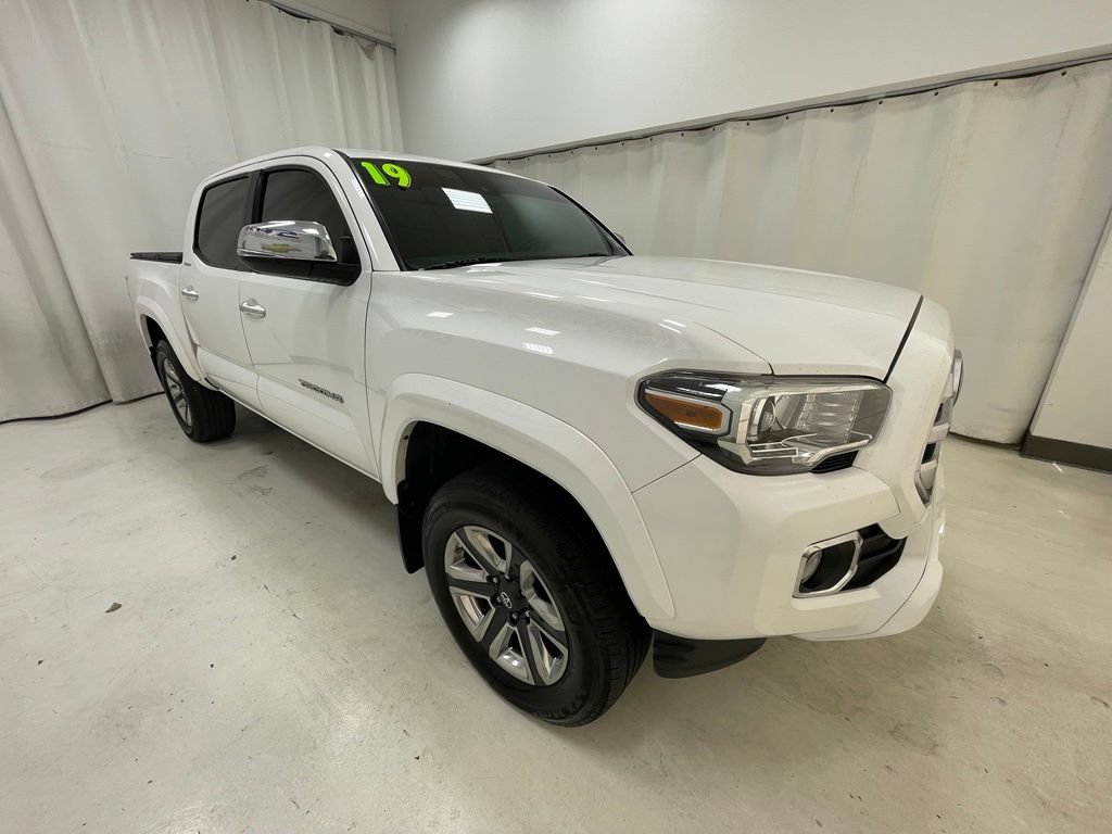 Used 2019 Toyota Tacoma Limited AWD/4WD image 3