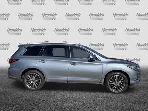 Used 2017 INFINITI QX60 Luxe w/ Deluxe Technology Package image 11