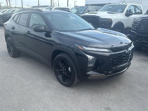 Used 2025 Chevrolet Trax ACTIV w/ Driver Confidence Package image 4