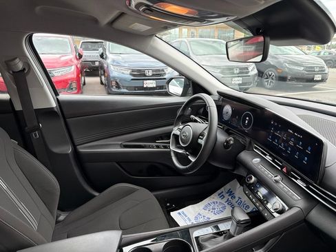 Used 2023 Hyundai Elantra SEL w/ Convenience Package FWD image 15