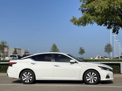 Used 2022 Nissan Altima 2.5 S FWD image 3