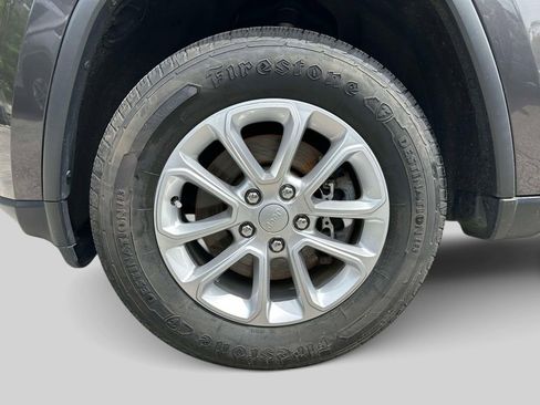 Used 2021 Jeep Grand Cherokee Laredo AWD/4WD image 8