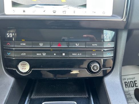 Used 2020 Jaguar F-PACE Premium image 23