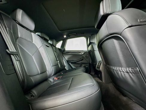 Certified 2026 Porsche Macan AWD/4WD image 28