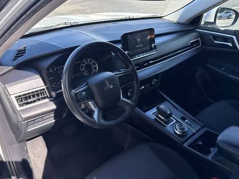 Used 2022 Mitsubishi Outlander ES AWD/4WD image 2