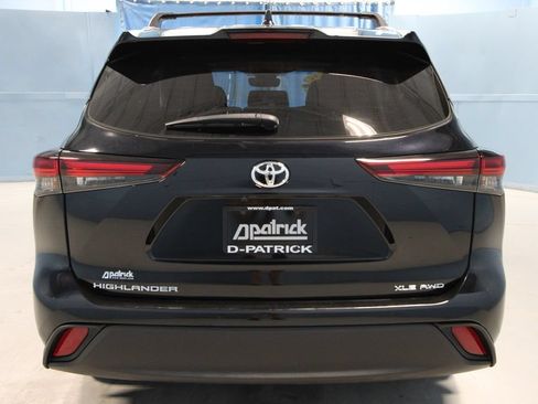 Used 2025 Toyota Highlander XLE AWD/4WD image 35