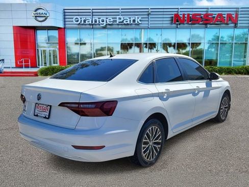 Used 2021 Volkswagen Jetta SE image 2