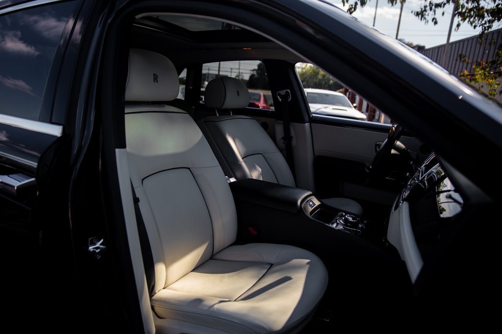 Used 2014 Rolls-Royce Ghost RWD image 38