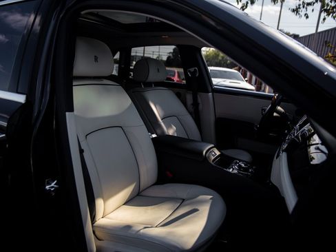 Used 2014 Rolls-Royce Ghost image 38