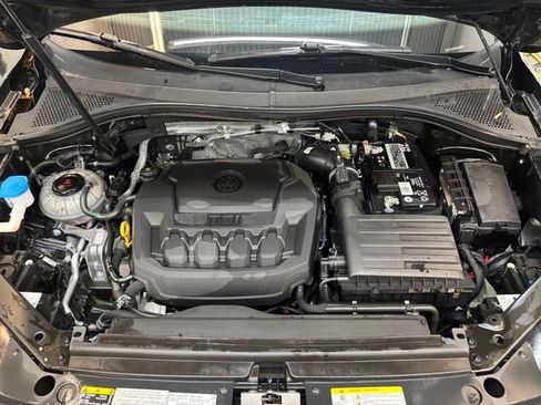 Used 2022 Volkswagen Tiguan SE R-Line image 11