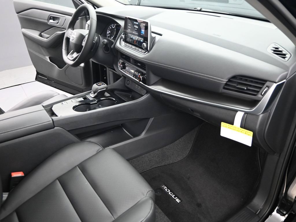 Certified 2026 Nissan Rogue Dark Armor FWD image 28