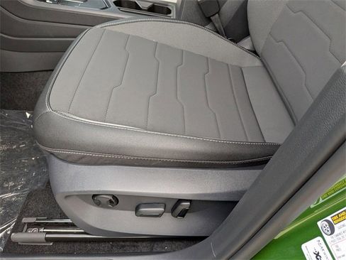 New 2026 Volkswagen Taos SE image 19