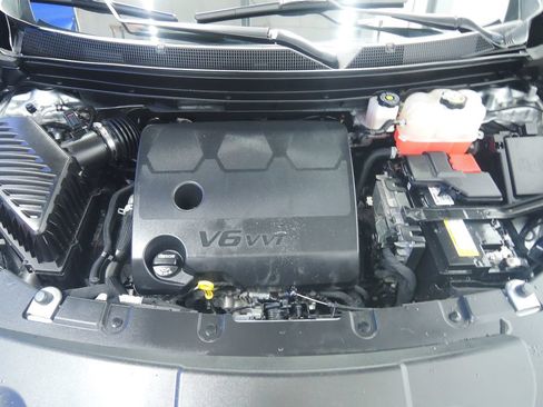 Used 2023 Chevrolet Traverse LT FWD image 39