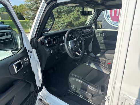 Used 2023 Jeep Wrangler Altitude image 23