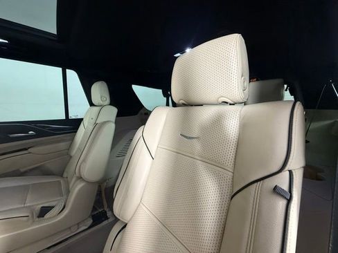 Used 2023 Cadillac Escalade Premium Luxury AWD/4WD image 30