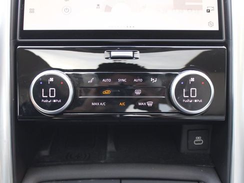 Certified 2025 Land Rover Discovery Dynamic SE image 26