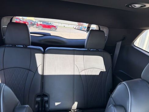 Used 2024 Buick Enclave Avenir AWD/4WD image 12