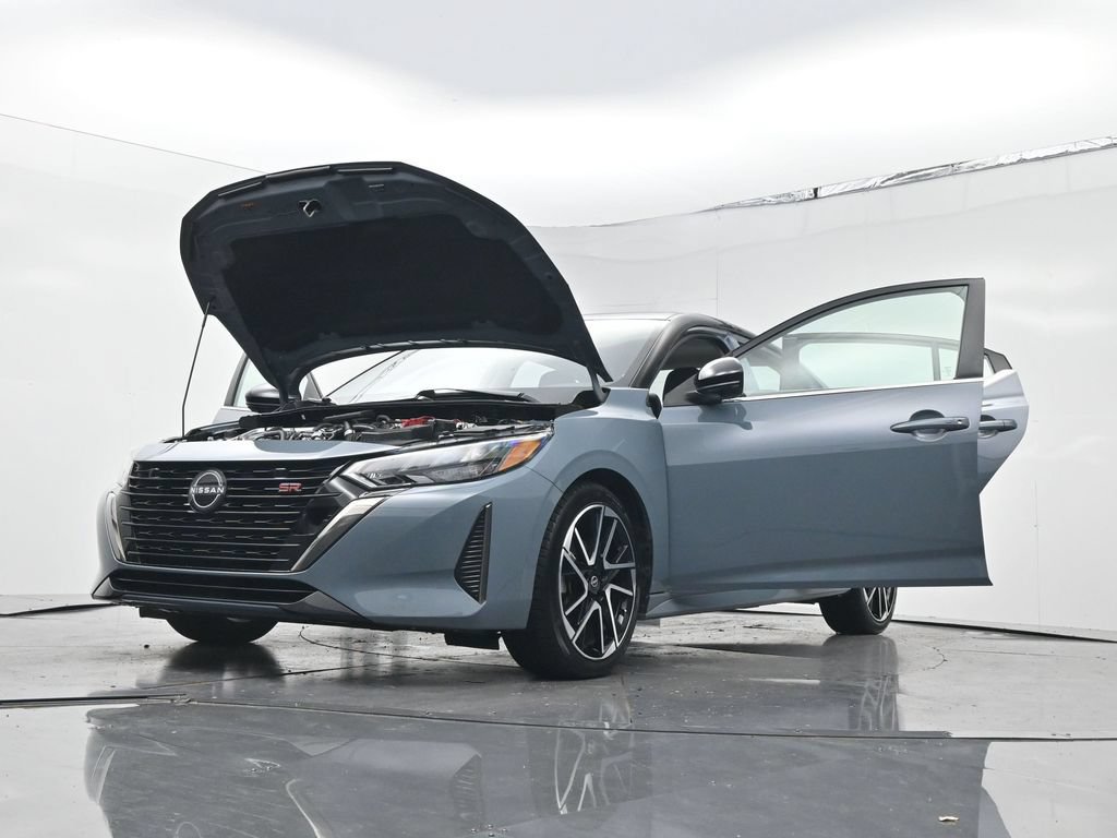 Used 2025 Nissan Sentra SR w/ SR Premium Package FWD image 32