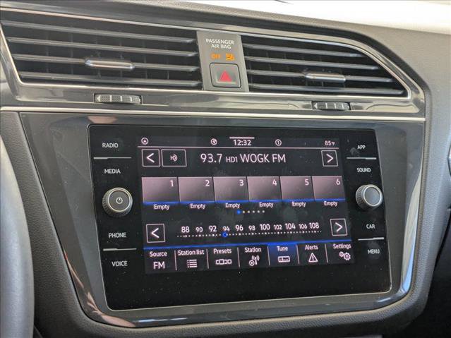 Used 2023 Volkswagen Tiguan SE w/ Panoramic Sunroof Package FWD image 10