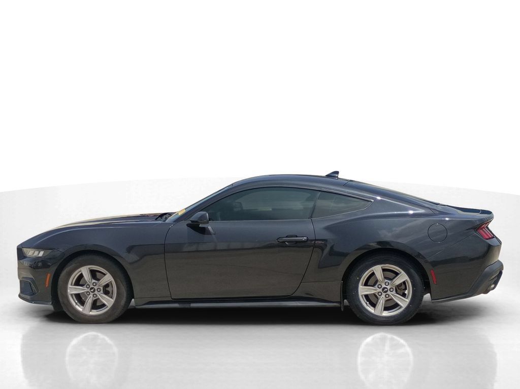 Used 2024 Ford Mustang Coupe RWD image 9