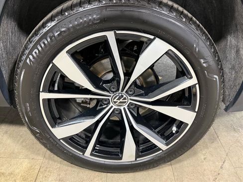 Used 2024 Volkswagen Atlas SEL Premium R-Line image 17