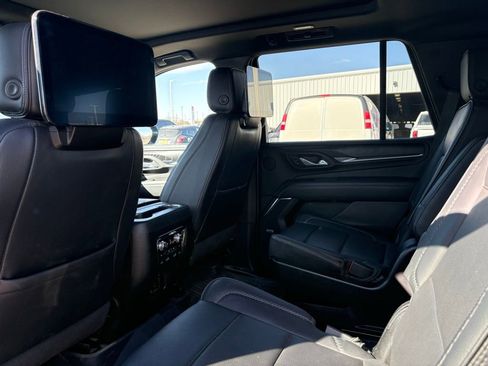 Used 2024 GMC Yukon Denali w/ Advanced Technology Package image 8