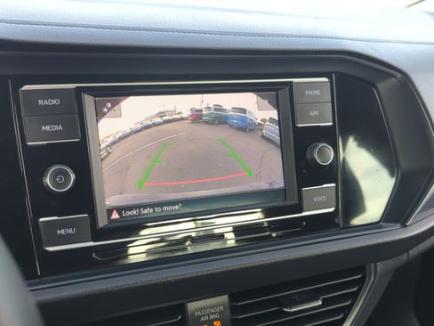 Certified 2024 Volkswagen Jetta SE image 27