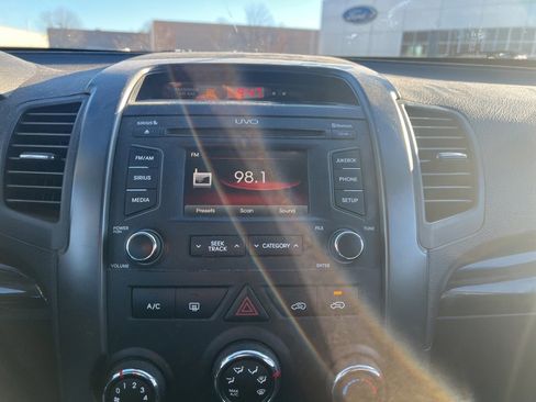 Used 2013 Kia Sorento LX w/ Convenience Pkg image 23