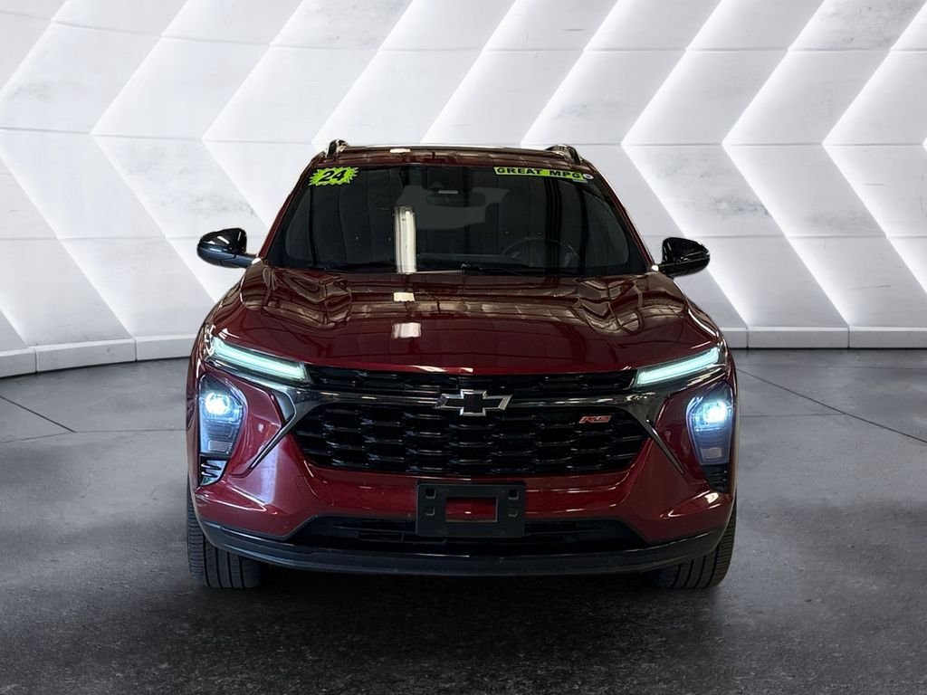 Used 2024 Chevrolet Trax RS w/ Driver Confidence Package FWD image 2