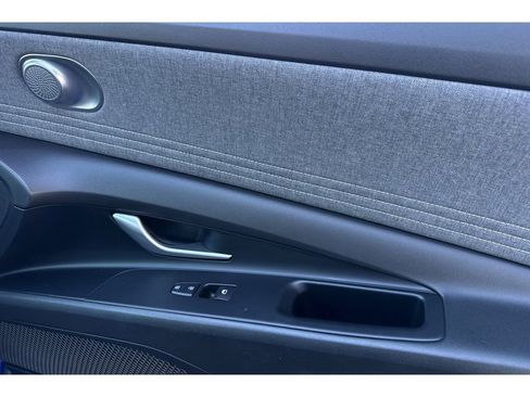 Used 2023 Hyundai Elantra Limited image 17