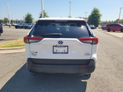 Used 2020 Toyota RAV4 XLE w/ Convenience Package AWD/4WD image 4