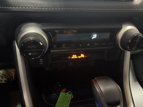 Used 2025 Toyota RAV4 XLE AWD/4WD image 19