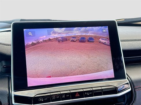 Used 2025 Jeep Compass Trailhawk image 13