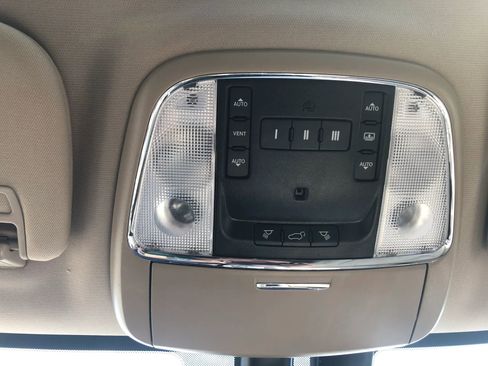 Used 2020 Jeep Grand Cherokee Limited w/ Luxury Group II image 37