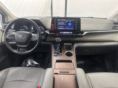 Used 2024 Toyota Sienna XLE image 23