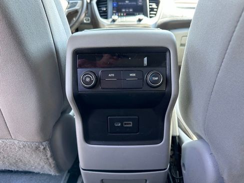 Used 2021 GMC Acadia SLE FWD image 18