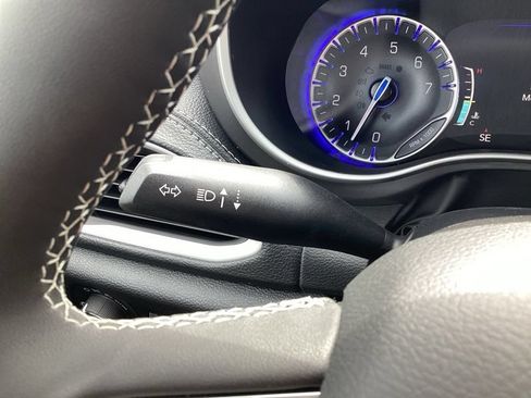 New 2027 Chrysler Pacifica Select FWD image 30