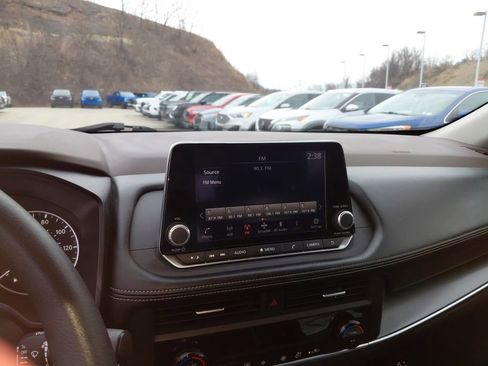 Used 2023 Nissan Rogue SV image 13