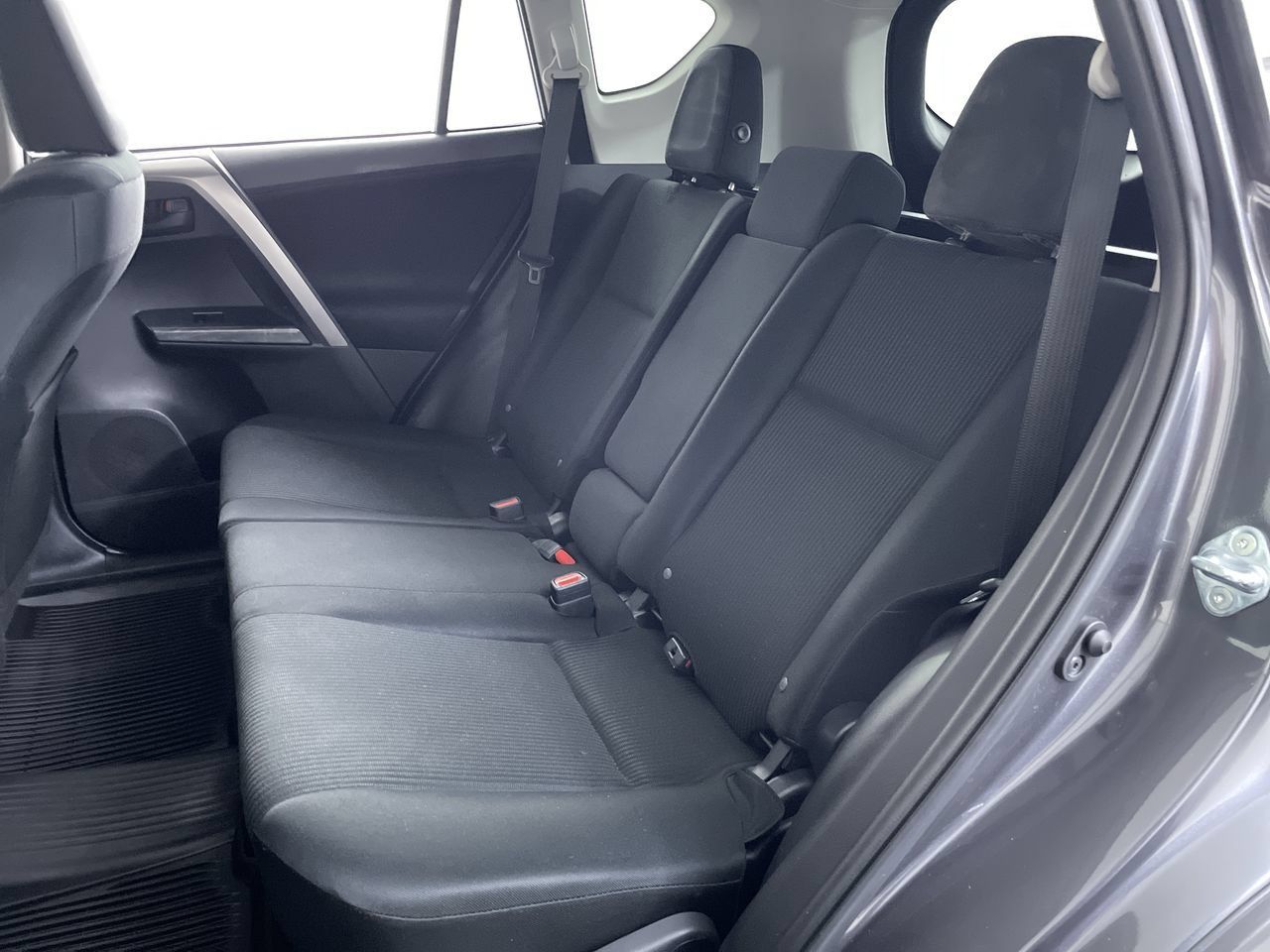 Used 2018 Toyota RAV4 LE w/ All Weather Liner Package AWD/4WD image 20