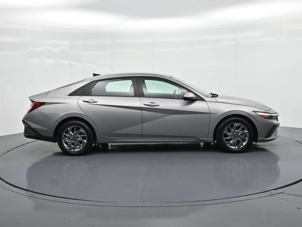 Used 2024 Hyundai Elantra SEL FWD image 5