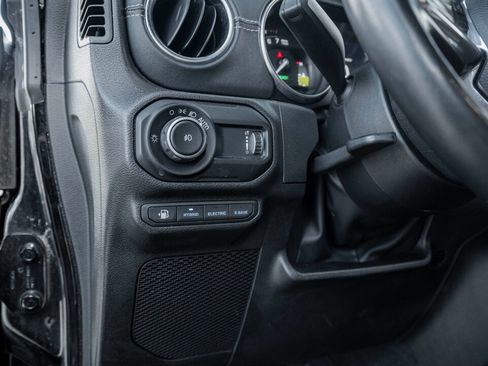 Used 2023 Jeep Wrangler Unlimited Sahara w/ Cold Weather Group AWD/4WD image 19