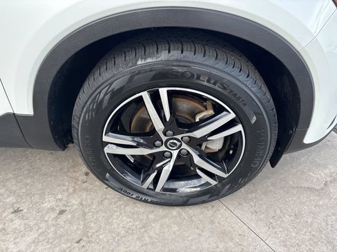 Certified 2023 Volvo XC40 B5 Plus w/ Protection Package AWD/4WD image 14