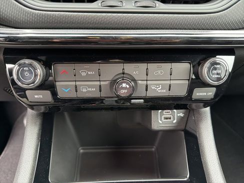 New 2026 Jeep Compass Latitude image 35