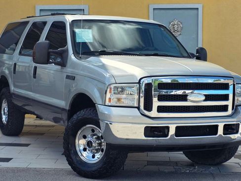 Used 2005 Ford Excursion XLT AWD/4WD image 1